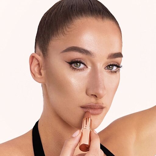 DIE SUPER NUDES MATTE REVOLUTION – CATWALKING