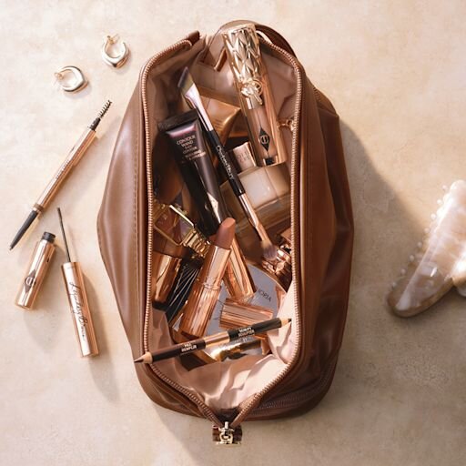 DIE SUPER NUDES MATTE REVOLUTION – CATWALKING