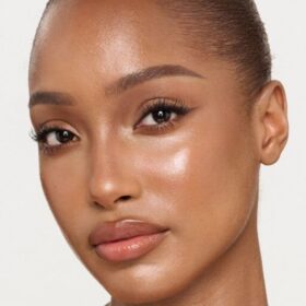 UNREAL SKIN SHEER GLOW TINT FEUCHTIGKEITSSPENDENDER FOUNDATION-STICK 10 TAN