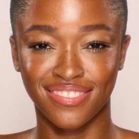 UNREAL SKIN SHEER GLOW TINT FEUCHTIGKEITSSPENDENDER FOUNDATION-STICK 12.5 TAN