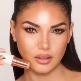 UNREAL SKIN SHEER GLOW TINT FEUCHTIGKEITSSPENDENDER FOUNDATION-STICK 7.5 MEDIUM